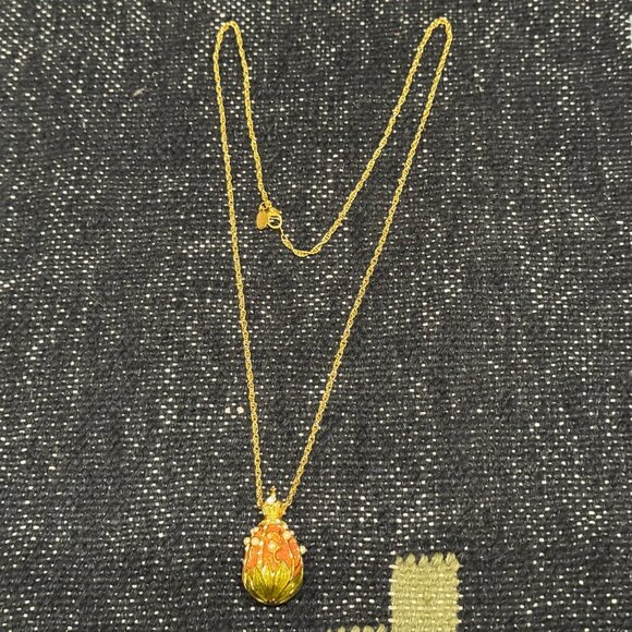 JOAN RIVERS CLASSICS COLLECTIONS Lily of the Valley Egg Pendant with Chain - Picture 6 of 16